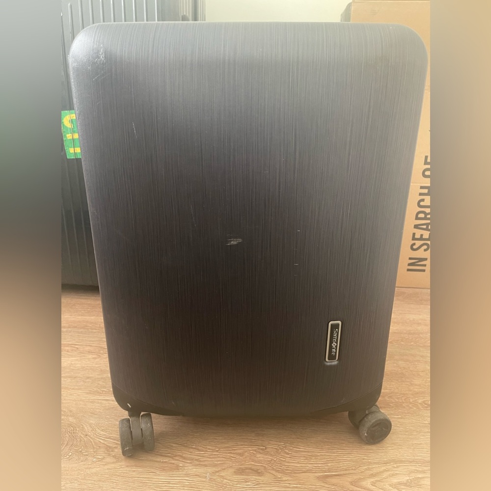 Samsonite Inova Luggage Carry-on size 20 inch